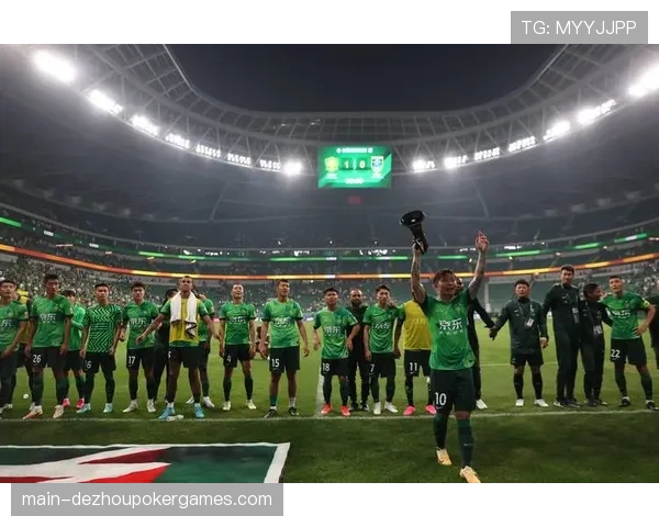 观众人数：北京国安对阵上海申花一役，工体涌入52136人